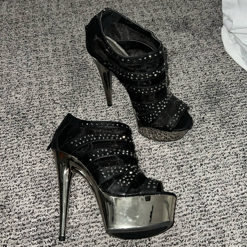 Black rhinestones platform heels